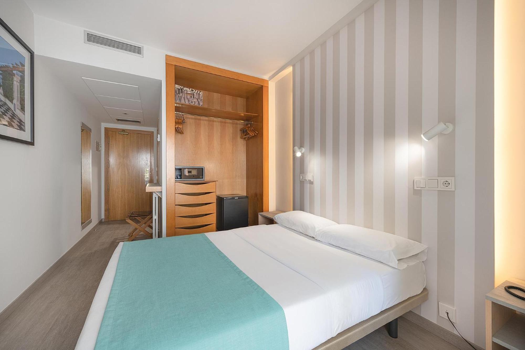 Poseidon Aparthotel 3*