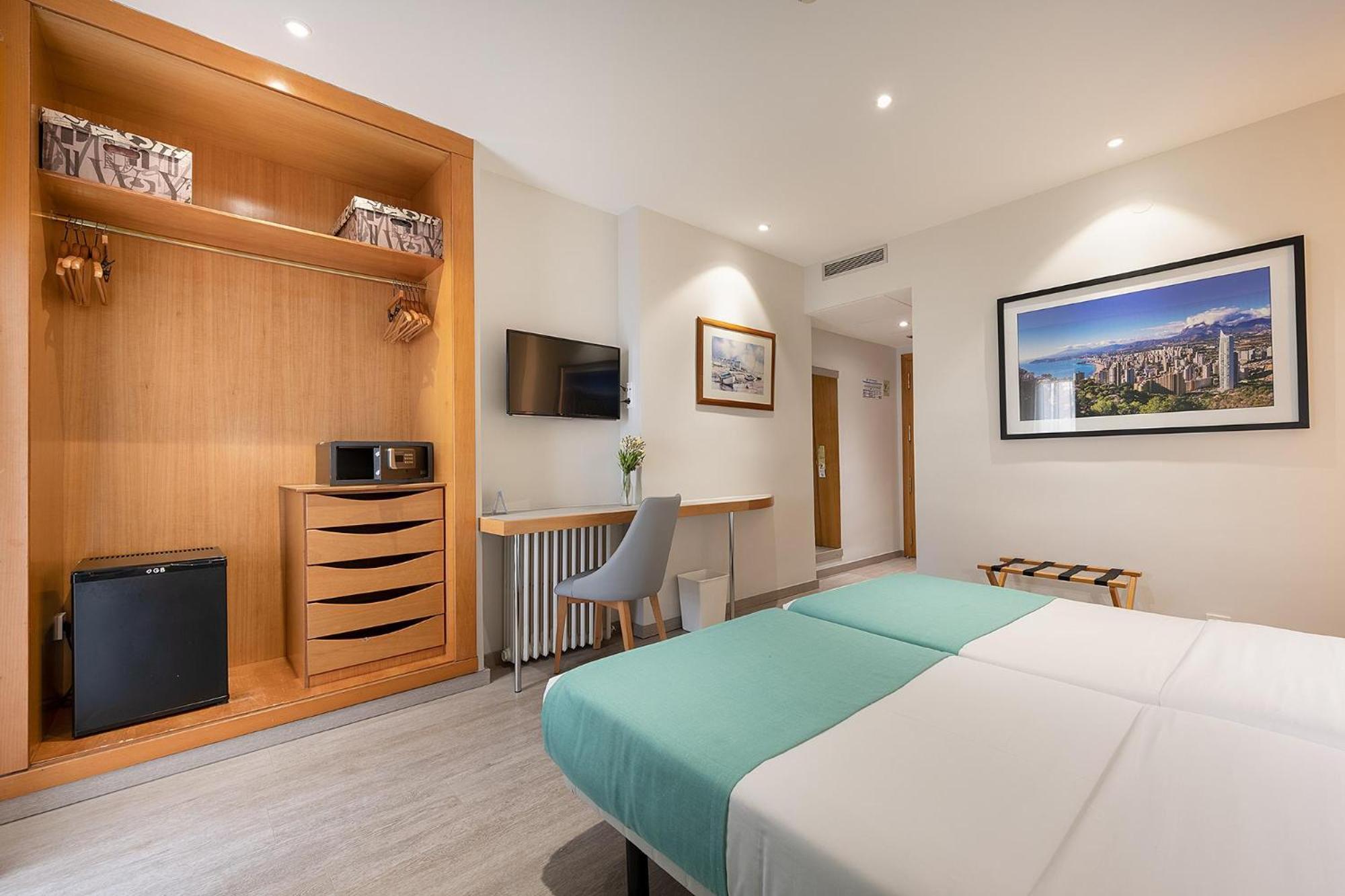 Poseidon Aparthotel 3*